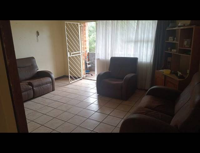 2 BEDROOM APARTMENT FOR SALE IN FOREST HILL